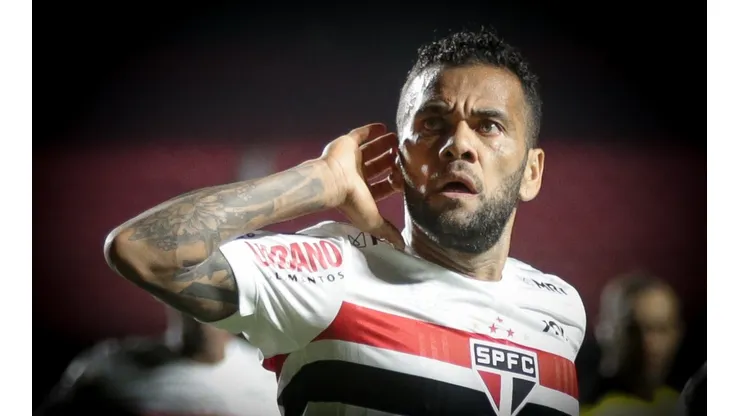 Marcello Zambrana/AGIF - Daniel Alves vira assunto no São Paulo