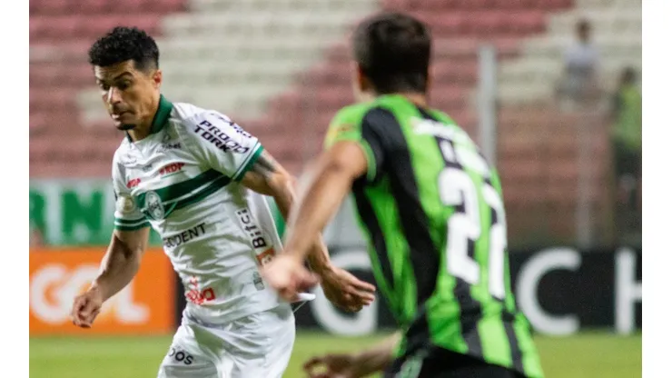 Foto: Fernando Moreno/AGIF - Egídio foi só um de vários liberados pelo Coritiba ao término da Série A