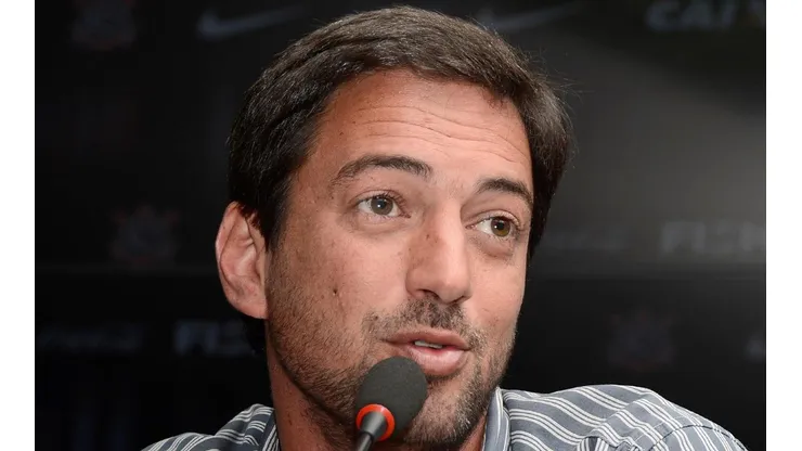 Foto: Mauro Horita/AGIF - Duílio sorri com ajuda por reforços
