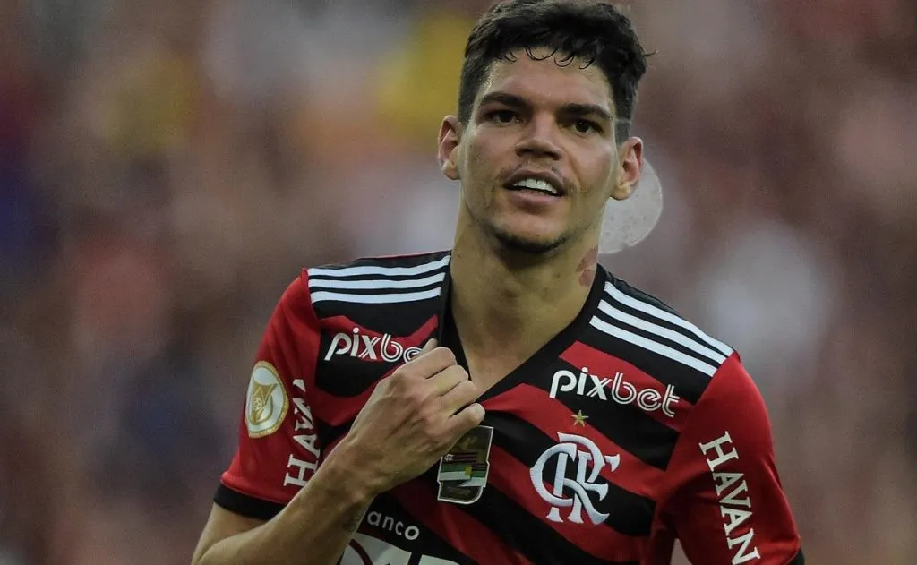 Ayrton Lucas falhou em gol de Bruno Sávio, do Bolívar, em La Paz – Foto: Thiago Ribeiro/AGIF