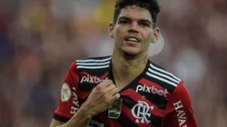 Foto: Thiago Ribeiro/AGIF - Ayrton Lucas: lateral foi comprado em definitivo pelo rival