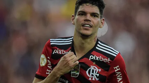 Foto: Thiago Ribeiro/AGIF - Ayrton Lucas: lateral foi comprado em definitivo pelo rival