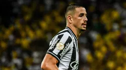 Foto: Kely Pereira/AGIF - Matheus Peixoto não conseguiu desempenhar bom futebol no Ceará.