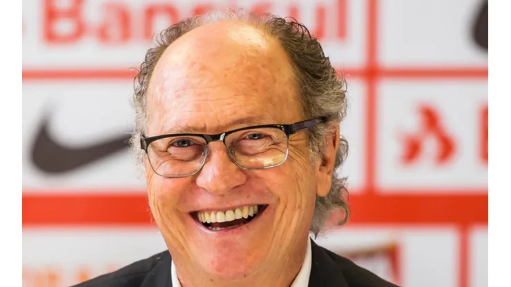 - Falcão