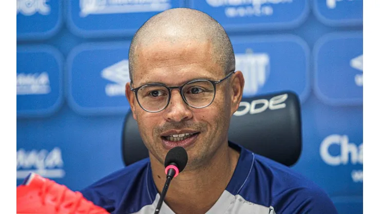 Foto: Leandro Boeira/Avaí - Alex vem coordenando o mercado da bola do Avaí para 2023