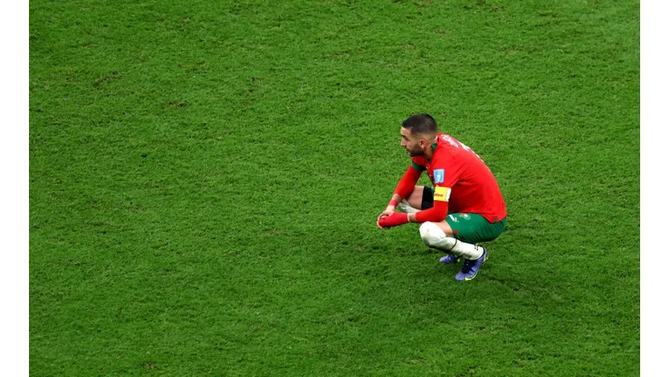 Photo by Clive Brunskill/Getty Images - Ziyech lamenta a eliminação na Copa do Mundo do Qatar