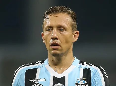 DM do Grêmio expõe prazo de retorno de Lucas Leiva aos gramados