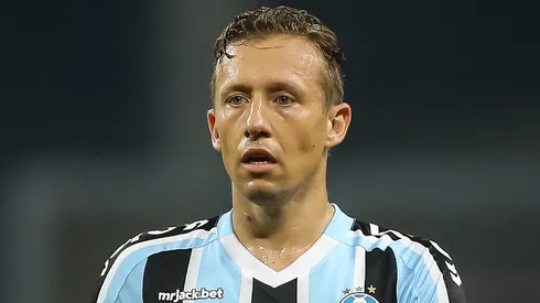 DM do Grêmio expõe prazo de retorno de Lucas Leiva aos gramados