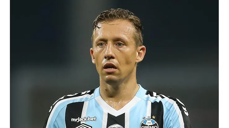 DM do Grêmio expõe prazo de retorno de Lucas Leiva aos gramados