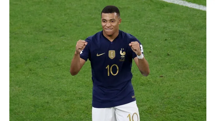 Elsa/Getty Images. Mbbapé é comparado com ídolo do futebol brasileiro