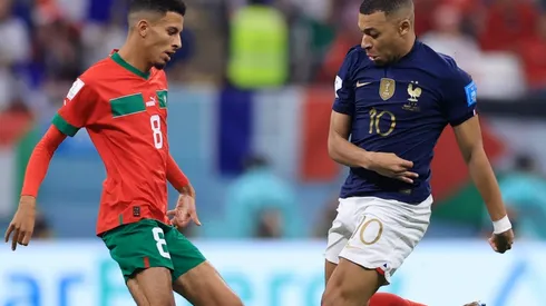 Foto: Buda Mendes/Getty Images - Ounahi disputa lance com Mbappé na semifinal da Copa nesta quarta (14)