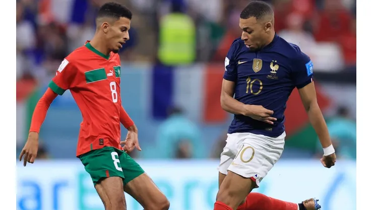 Foto: Buda Mendes/Getty Images - Ounahi disputa lance com Mbappé na semifinal da Copa nesta quarta (14)