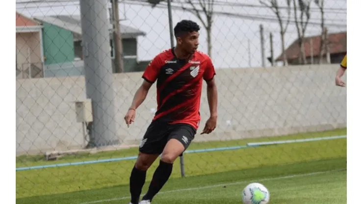 Foto: Athletico/Divulgação/ Náutico inicia negociação com Julimar e + 1 para a temporada de 2023