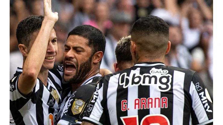 Alessandra Torres/AGIF - Nacho, Hulk e Arana comemorando o gol pelo Galo.