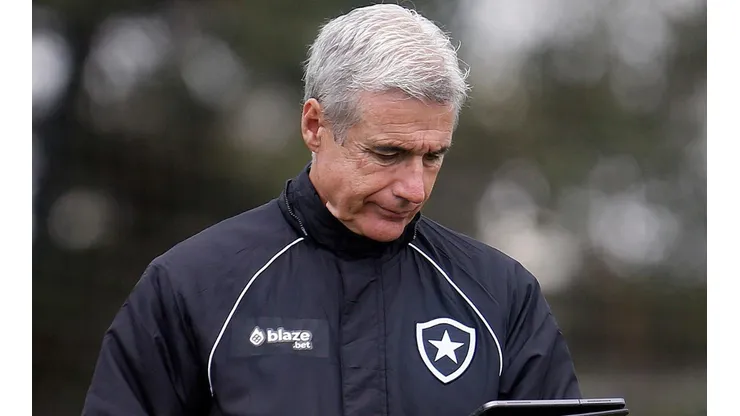 Foto: Vitor Silva/Botafogo/Divulgação - Luís Castro: técnico é "plano B" de seleção da Europa
