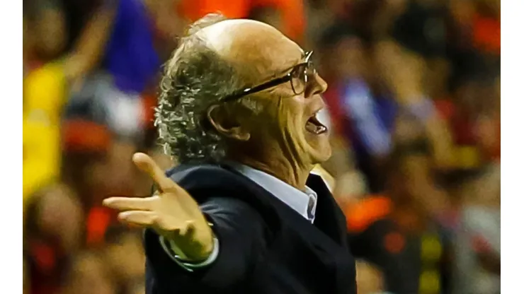 Foto: Andre Nery/JC Imagem/AGIF - Falcão acerta saídas no Santos