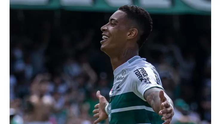 Foto: Robson Mafra/AGIF - Alef Manga é o grande nome do Coritiba