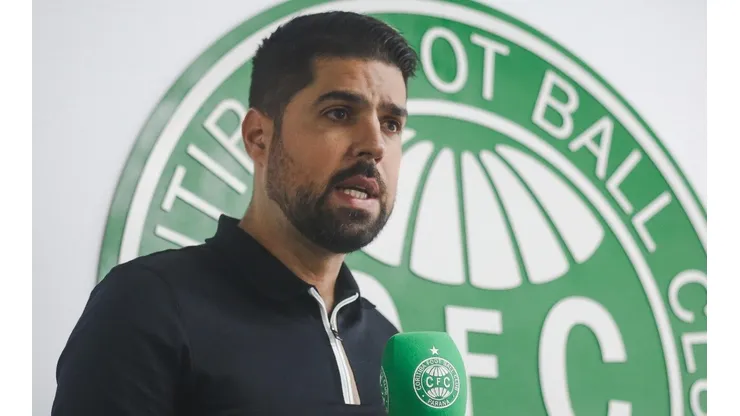 Foto: Divulgação/Coritiba - António Oliveira: técnico foi anunciado oficialmente pelo Coxa