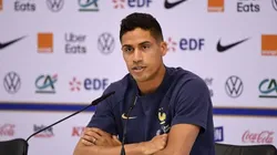 Anthony Bibard/FEP/Icon Sport via Getty Images - Varane dando entrevista coletiva