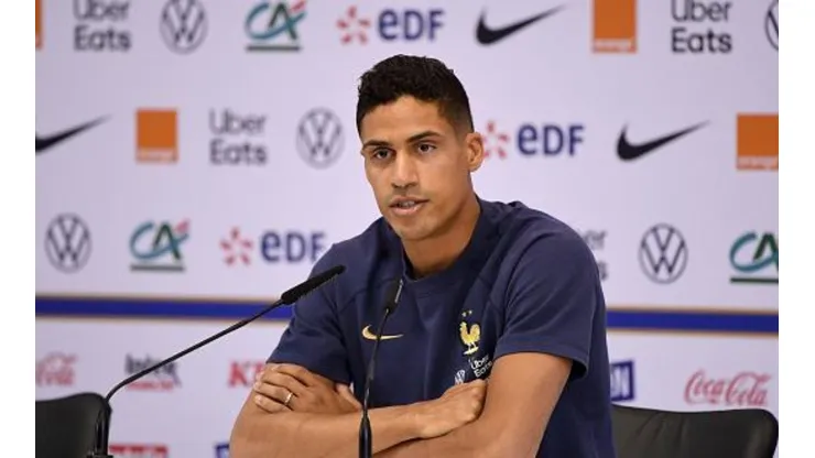 Anthony Bibard/FEP/Icon Sport via Getty Images - Varane dando entrevista coletiva