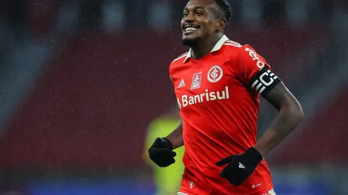 Pedro H. Tesch/AGIF - Edenílson fica fora dos planos do Santos