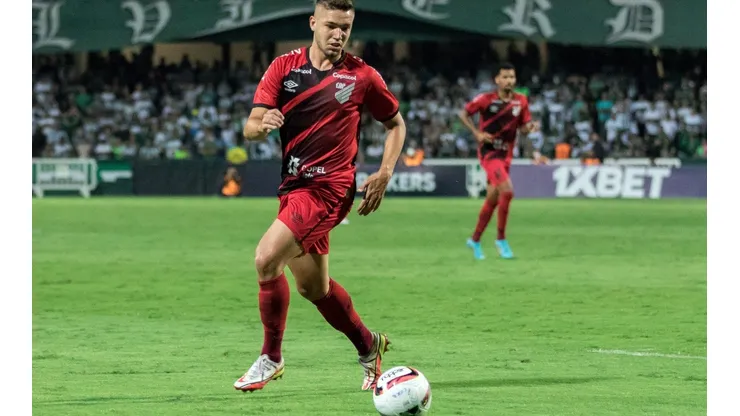 Foto: Robson Mafra/AGIF - Bissoli não está nos planos do Athletico