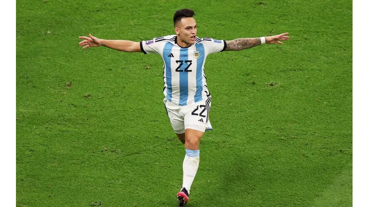 Photo by Elsa/Getty Images - Lautaro Martinez é decisivo na classificação para a semifinal