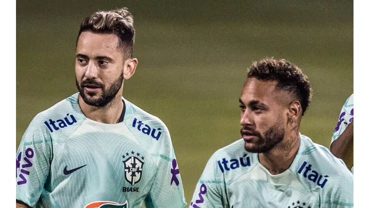 Foto: Pedro Martins/AGIF - Everton Ribeiro e Neymar
