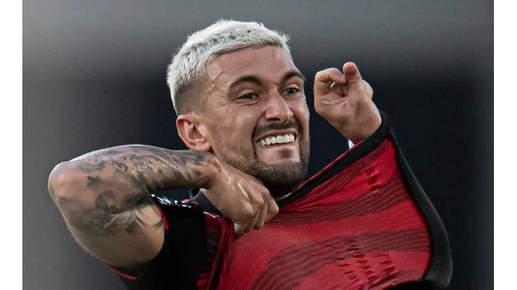 Foto: Jorge Rodrigues/AGIF - Arrascaeta pode ter um novo companheiro no meio-campo do Flamengo.