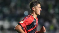 Luiz Erbes/AGIF - Vitor Bueno, jogador do Athlético-PR