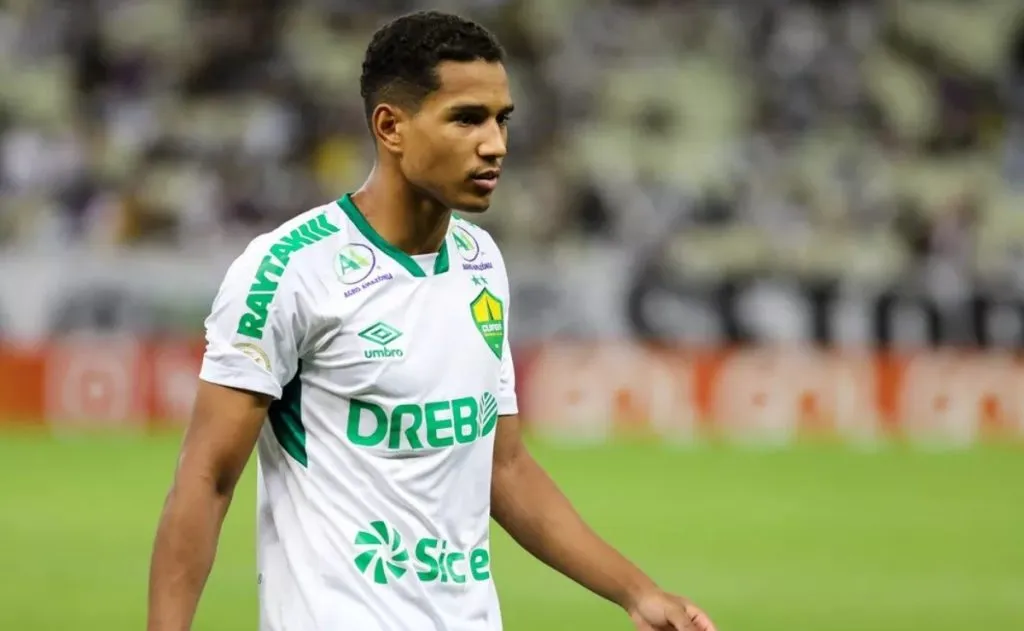 João Lucas está sendo disputado por Grêmio e Internacional nos bastidores – Foto: AssCom Dourado