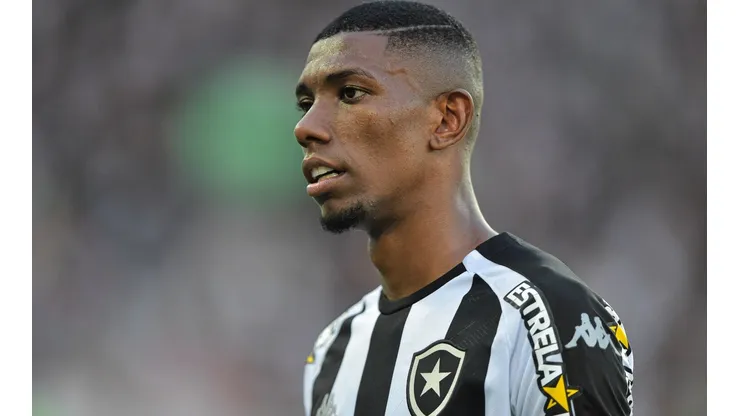 Kanu com a camisa do Botafogo - Foto: Thiago Ribeiro/AGIF