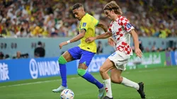 Photo by Justin Setterfield/Getty Images - Raphina não vai bem nos 45 minutos iniciais