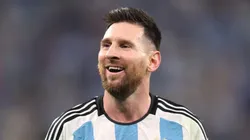 Alex Pantling/Getty Images/ Messi entra em campo contra os Países Baixos podendo quebrar marcas de décadas na Copa do Mundo