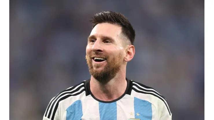 Alex Pantling/Getty Images/ Messi entra em campo contra os Países Baixos podendo quebrar marcas de décadas na Copa do Mundo