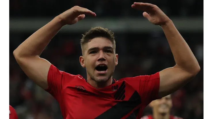 Joao Vitor Rezende Borba/AGIF - Bissoli não é o único jogador do Athletico na mira do Vasco