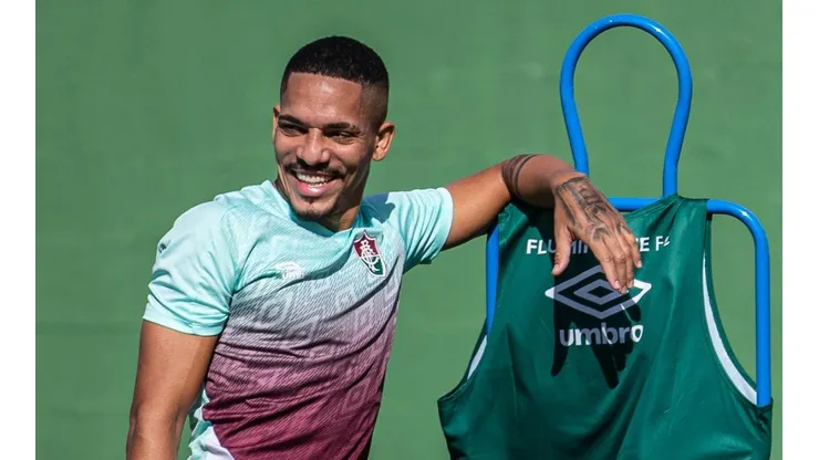 FOTO: LUCAS MERÇON / FLUMINENSE F.C. / DIVULGAÇÃO - Ex-lateral do Flu é alvo de 3 equipes do Brasil