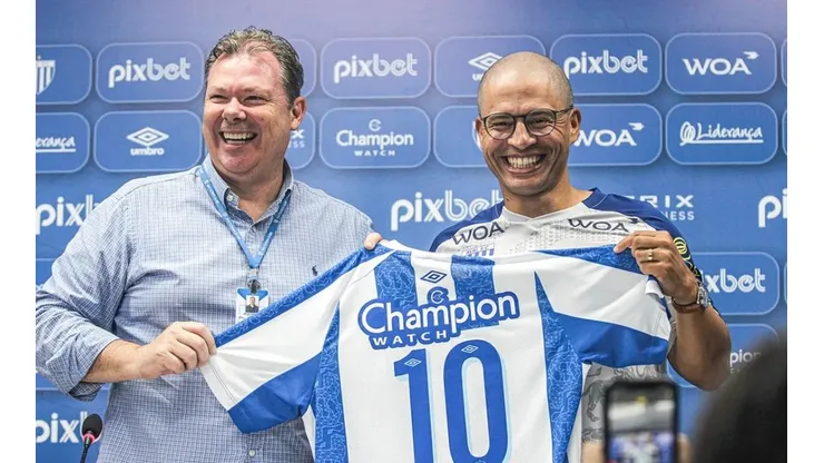 Foto: Leandro Boeira/Avaí - Alex foi apresentado no Avaí nesta quarta-feira