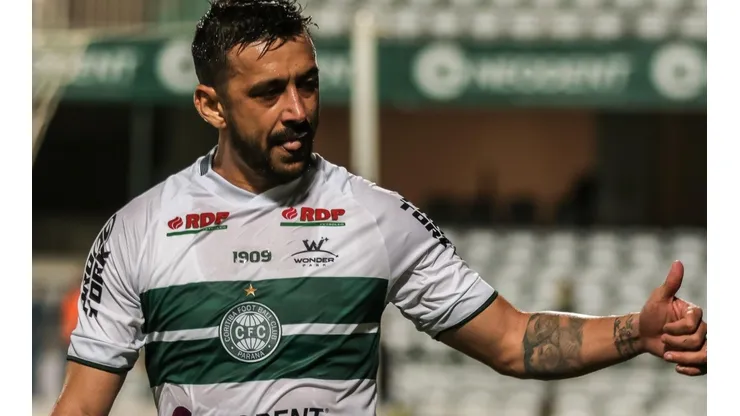 Foto: Robson Mafra/AGIF - Coritiba já anunciou a saída de Robinho