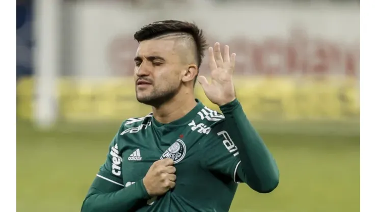 Victor Luís com a camisa do Palmeiras - Foto: Miguel Schincariol/GettyImages