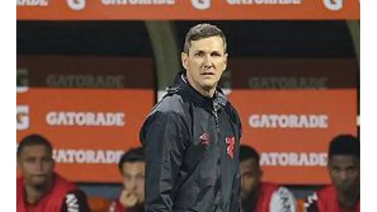 Foto: Site oficial do Athletico Paranaense - Turra comandando o Furacão.