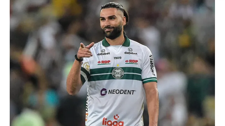 Foto: Thiago Ribeiro/AGIF - O Coxa busca um substituto para Léo Gamalho