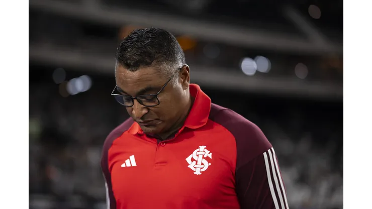 Roger Machado tecnico do Internacional durante partida contra o Botafogo no Engenhão