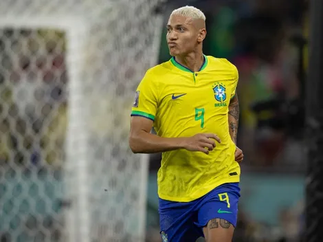 Após triunfo contra a Coreia, Richarlison recebe surpresa e se emociona