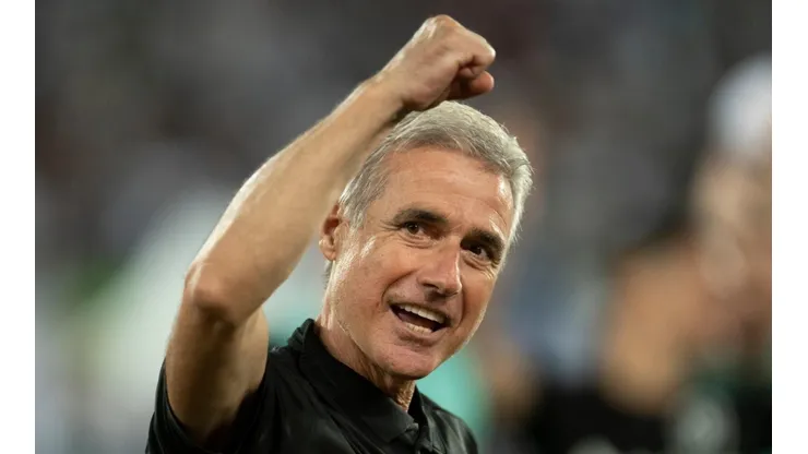 Luís Castro fica animado com promessa da diretoria