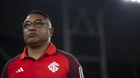 RJ - RIO DE JANEIRO - 20/07/2024 - BRASILEIRO A 2024, BOTAFOGO X INTERNACIONAL - Roger Machado tecnico do Internacional durante partida contra o Botafogo no estadio Engenhao pelo campeonato Brasileiro A 2024. Foto: Jorge Rodrigues/AGIF