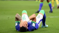 Foto: Julian Finney/Getty Images - Alex Telles se firmou no grupo já perto da Copa do Mundo.