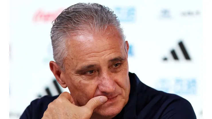 Mohamed Farag/Getty Images. Tite tem dor de cabeça para lateral esquerda nas oitavas de final