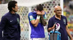 Lesão de Alex Telles preocupa e torcedores repercutem situação na web