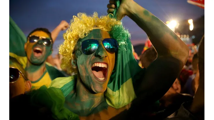 Joe Raedle/Getty Images - Torcida da Seleção Brasileira reunida na praia de Copacabana